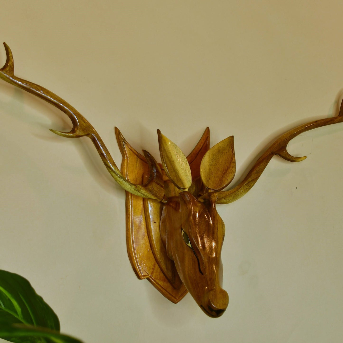 Sowpeace Artisan Wooden Deer Head: Exquisite Home Decor