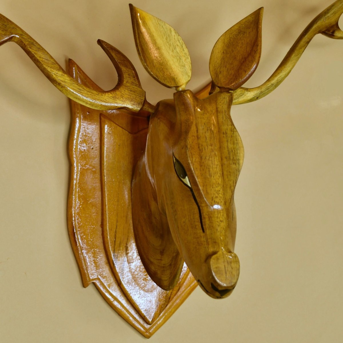 Sowpeace Majestic Deer Head: Hand-Carved Grandeur for Your Home