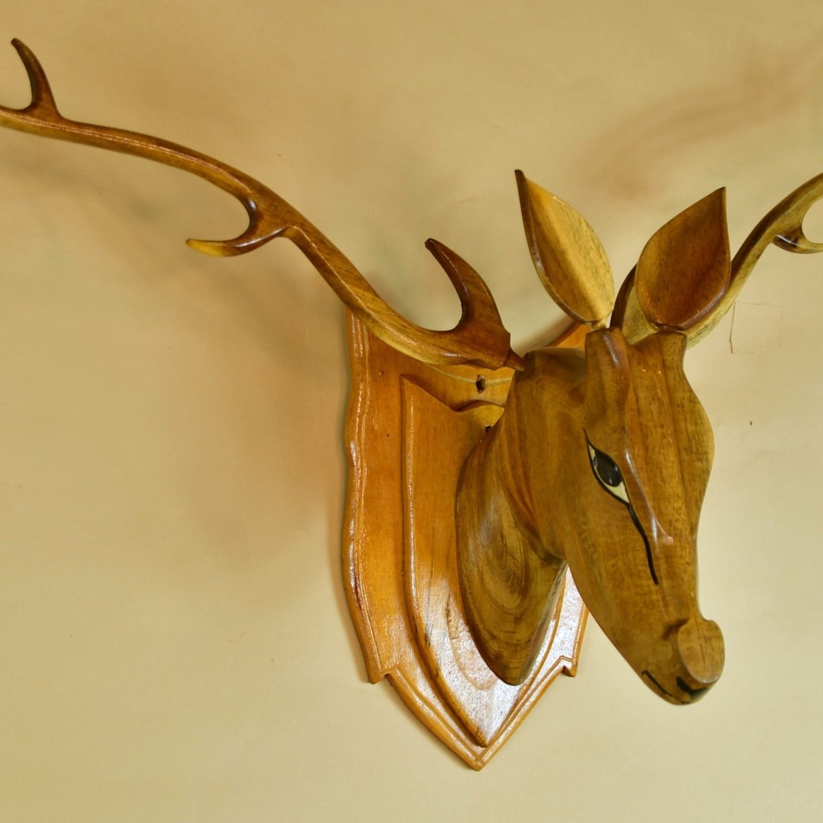 Sowpeace Majestic Deer Head: Hand-Carved Grandeur for Your Home