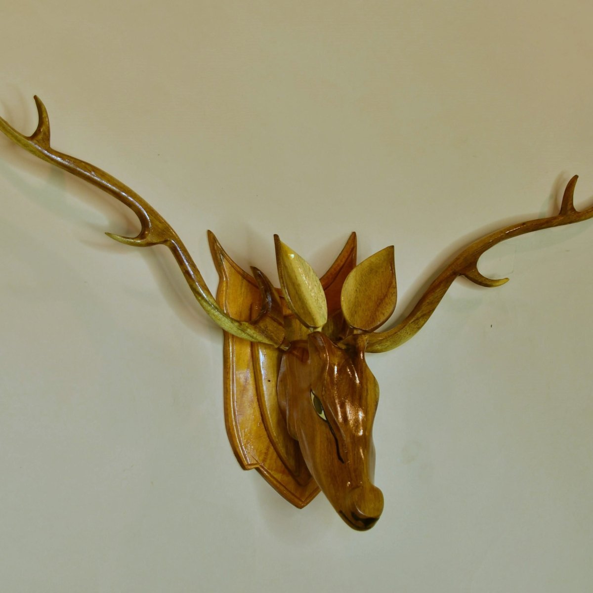 Sowpeace Artisan Wooden Deer Head: Exquisite Home Decor